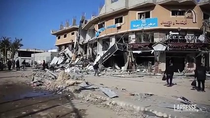 Gaza, decine di edifici distrutti nel campo profughi di Nuseirat