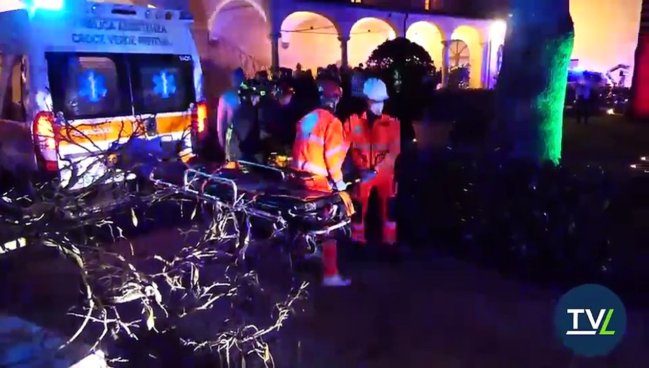 Pistoia, crolla pavimento durante la festa di matrimonio: le immagini dei soccorsi