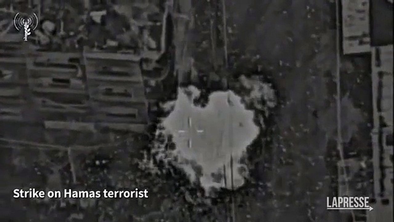 Gaza, nuovi attacchi aerei e via terra contro Hamas: i video dell’esercito israeliano