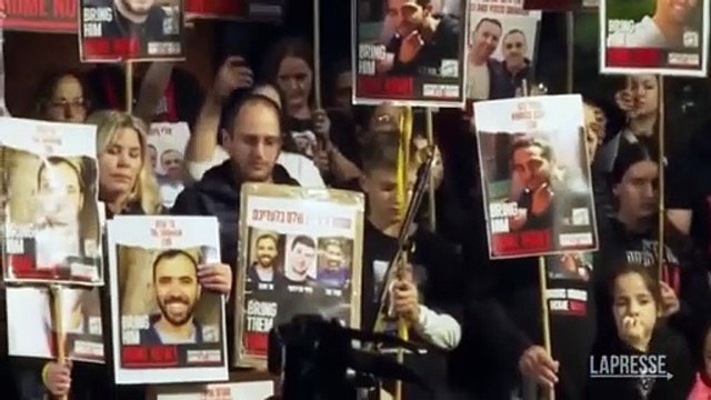 Israele, in migliaia a Tel Aviv chiedono un accordo per il rilascio degli ostaggi