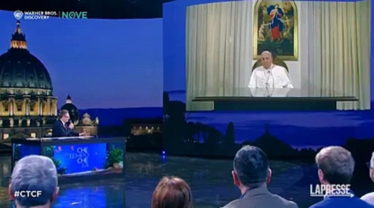 Il Papa da Fazio: «Come sto? Sono ancora vivo. Le dimissioni ora non sono nei miei pensieri»