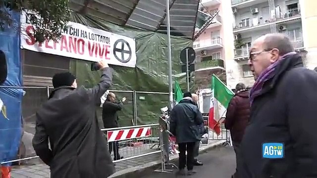 Acca Larenzia, prima la cerimonia istituzionale con Rocca, poi saluti romani dei «camerati» e le minacce ai giornalisti