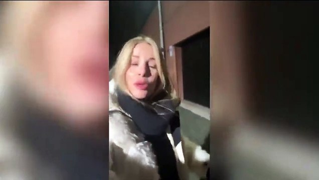 Alessia Marcuzzi, la sorpresa a spasso con il cane sotto casa, al Flaminio: «Quel pazzo di Fiorello ha detto su Rai2 che sarò con lui a Sanremo!»