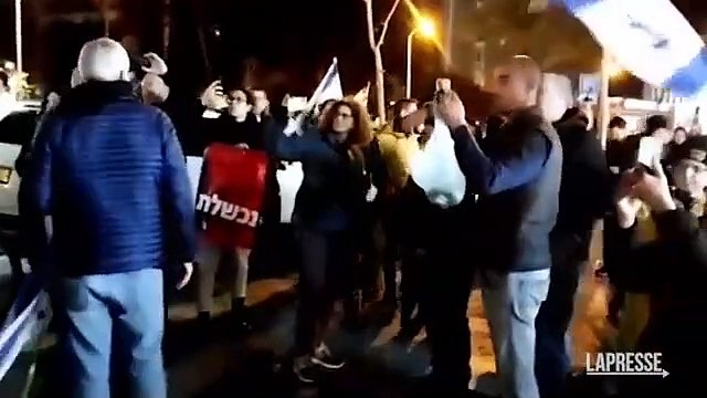 Tel Aviv, scontri tra polizia e manifestanti anti-Netanyahu