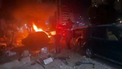 Скачать видео: Esplosione a Beirut, le immagini mostrano la devastazione appena dopo il boato