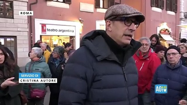 Roma, presidio al Teatro Argentina: «Sdegno per la nomina del nuovo direttore, atto fascista e squadrista»