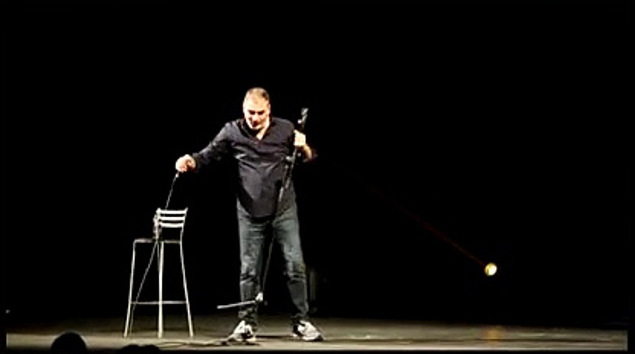Filippo Giardina cinico e dissacrante: urla da stadio per la sua stand up comedy al Teatro Brancaccio