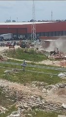 Demolição de moradias em terreno no bairro Aeroporto é concluída nesta sexta