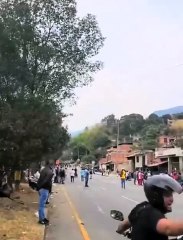 Habilitan vía hacia Barbosa tras llegada del Esmad