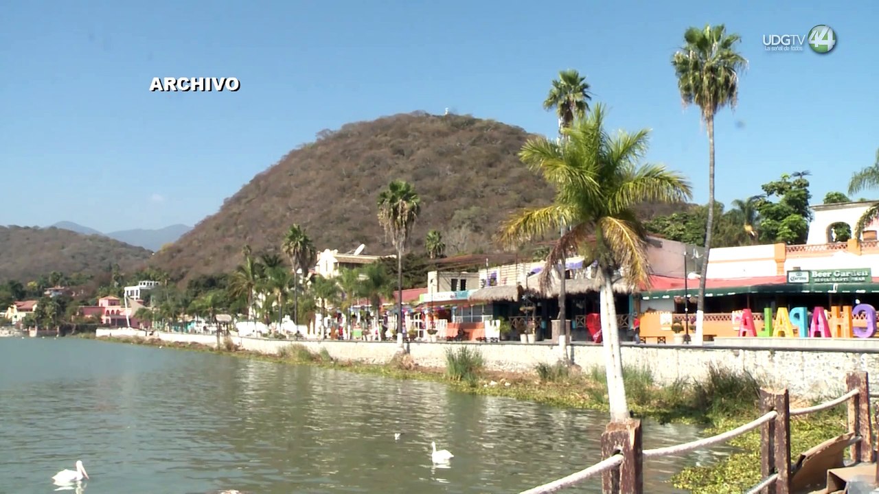 Bajo volumen, invasión de playas y algas microscópicas amenazan calidad del agua de lago de Chapala