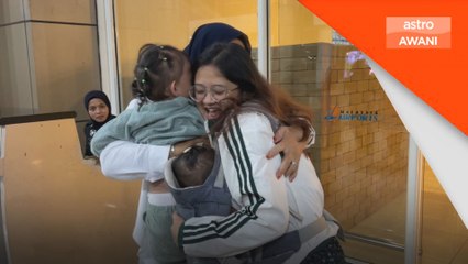 Dewi Farisha selamat tiba di Kuching bersama dua anak