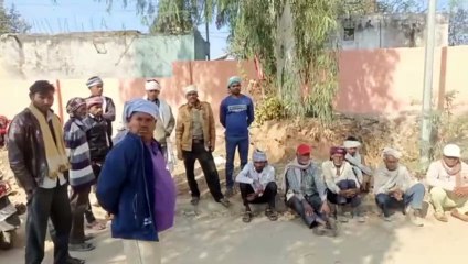 ट्रेन  की चपेट में आने से युवक का सिर धड़ से अलग