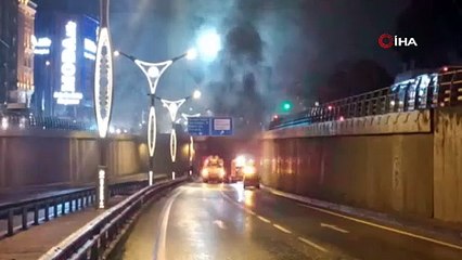 Seyir halinde yanan halk otobüsünden geriye iskeleti kaldı