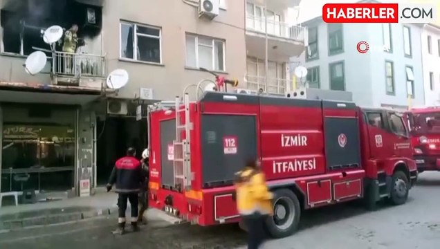İzmir'de ev alev alev yandı: 3 kişi dumandan etkilendi