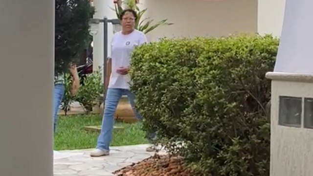 Woman almost screams out her lungs after spotting a garden lizard *Hilarious*