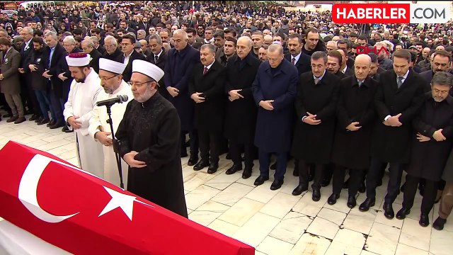 Yazar Alev Alatlı'nın cenazesi son yolculuğuna uğurlandı