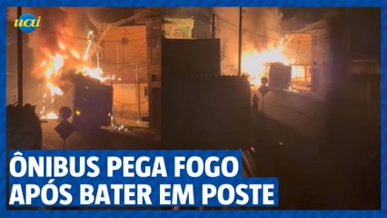 BH: ônibus pega fogo após bater em poste, no Mangabeiras
