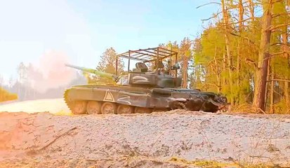ロシア国防省が公開したビデオでウクライナ軍の弾薬基地が破壊される様子が映し出される