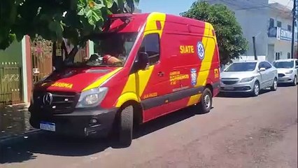 Idoso sobe em árvore para buscar papagaio e acaba caindo no Coqueiral