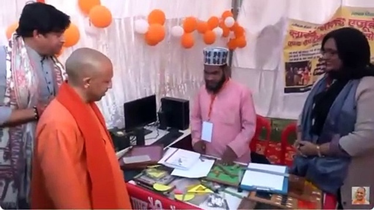 मुस्लिम दिव्यांग ने सुनाई मानस की चौपाई , भावुक हुए मुख्यमंत्री योगी