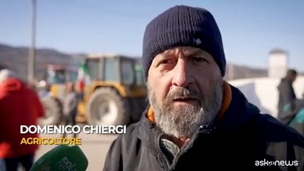Centinaia di trattori bloccano il casello di Orte: "Andremo a Roma"
