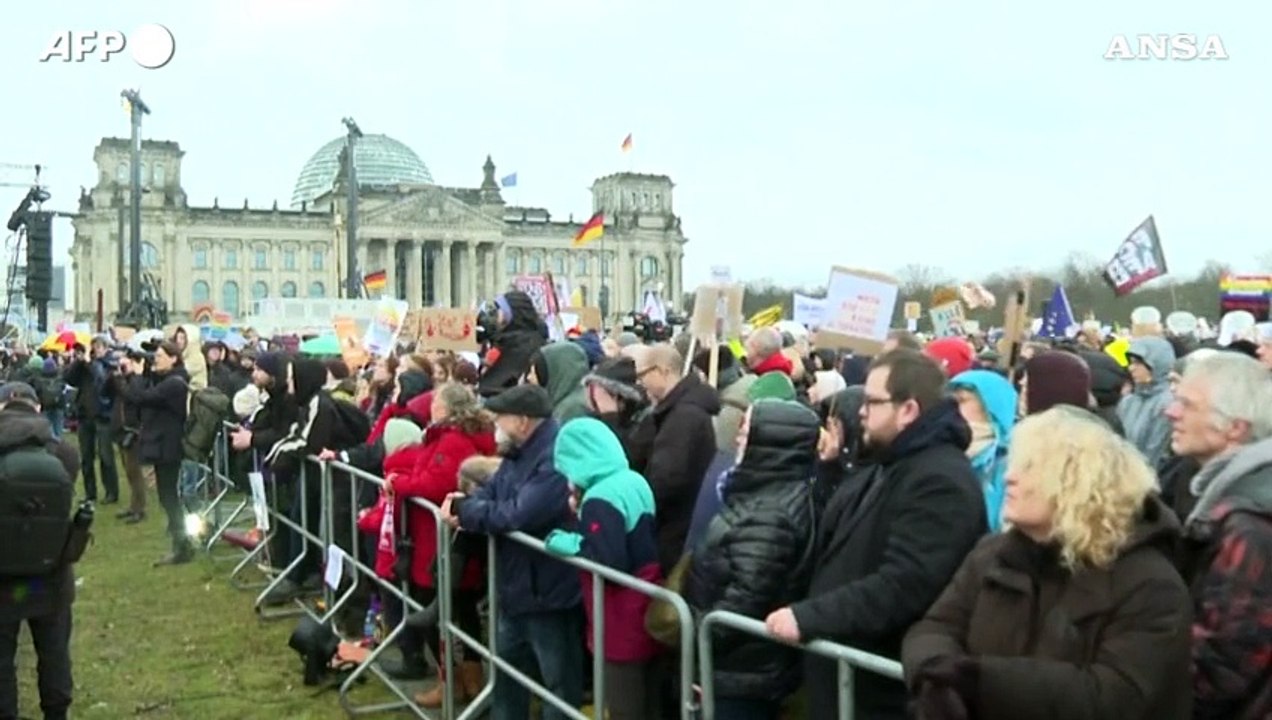 Germania, a Berlino si scende ancora in piazza contro l'estrema destra