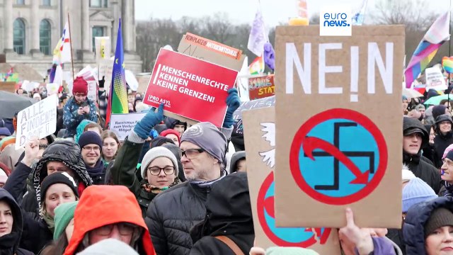 Berlinenses saem à rua para protestar contra a extrema-direita