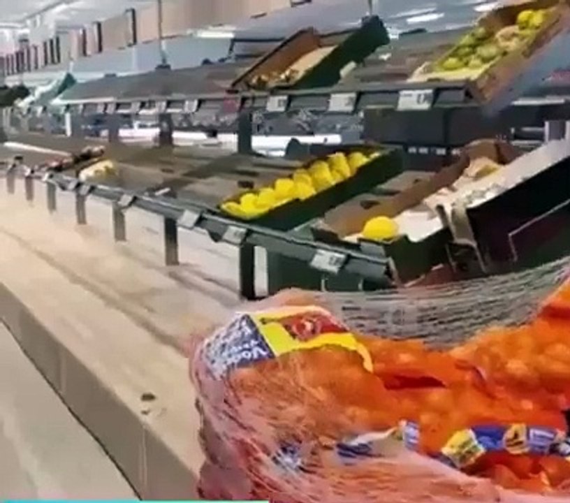 ÉNORME – Soulèvement de Ftench : Rayons complètement vides dans les supermarchés français en raison de l’augmentation des opérations des agriculteurs à travers le pays, avec des blocages de routes et d’autoroutes stratégiques.