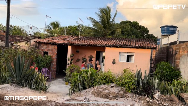 AÇÃO SOCIAL DA PBPE TV - DOAÇÃO DE 2 METROS DE AREIA E 6 SACOS DE CIMENTO EM PEDRAS DE FOGO