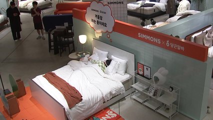 '1시간 꿀잠 자면 300만 원'...이색 아르바이트 인기 몰이 / YTN