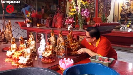 Persiapan Kelenteng Dewi Kwan Im Menjelang Perayaan Imlek