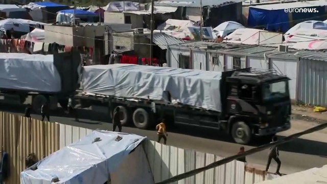 شاهد: دخول شاحنات مساعدات إلى قطاع غزة عبر معبر رفح