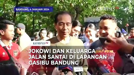 Jokowi Bersama Keluarga Jalan Santai di Lapangan Gasibu Bandung