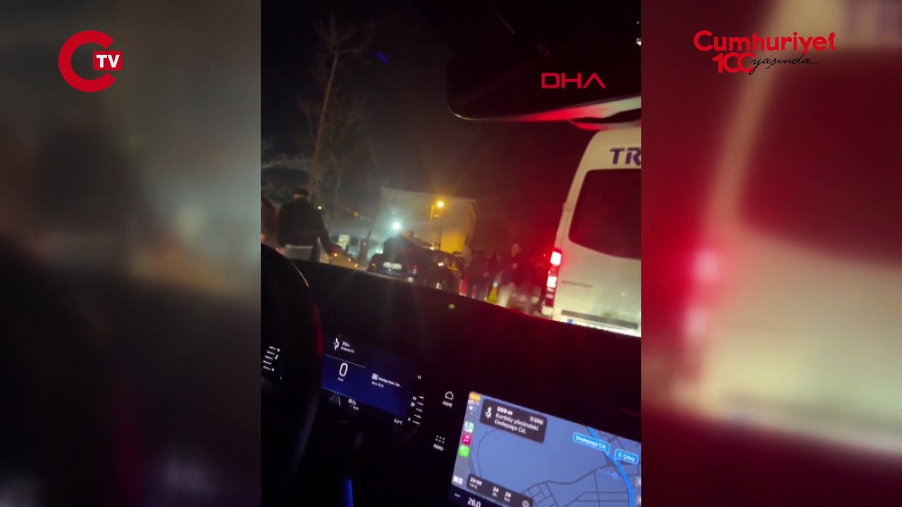 BAŞAKŞEHİR'DE ASKER UĞURLAMA KONVOYUNDA TRAFİĞİ KAPATIP MEŞALE YAKTILAR