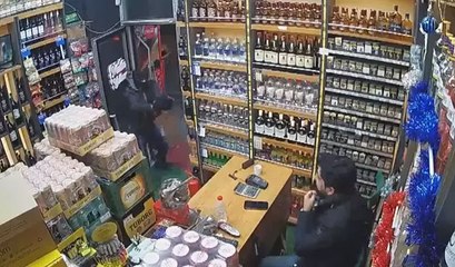 Dehşet anları! Tekel bayisine silahlı saldırı