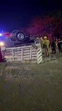#Preliminar Un aparatoso percance vial sobre camino a Colimilla, dejó como saldo una camioneta volcada y cuatro personas lesionadas #GuardiaNocturna