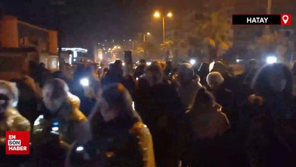 Hatay’da depremzedeler, kaybettiği yakınları için sessiz yürüyüş yaptı