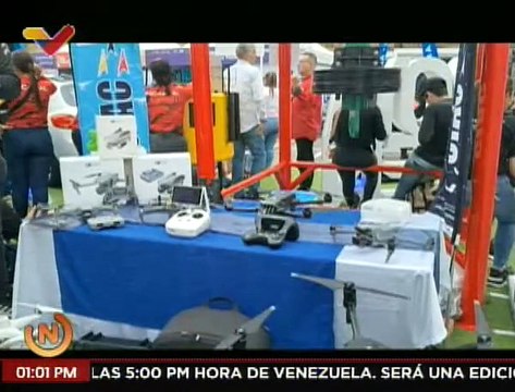 Caraqueños disfrutan del recorrrido por la Expo Gobierno 2024 donde participan 33 ministerios