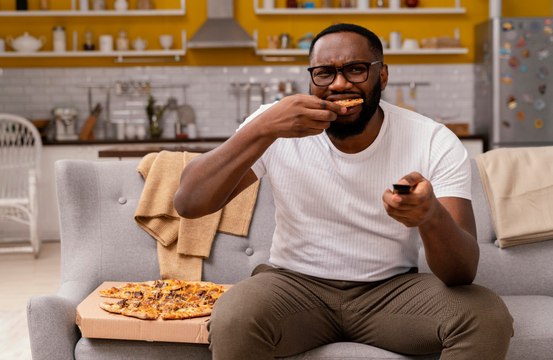 Eating in front of the TV makes people fatter