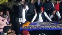 वीडियो: सपा प्रत्याशी की सभा में जय श्री राम का नारा लगाना हुआ अपराध, सुरक्षाकर्मी ने किया बाहर