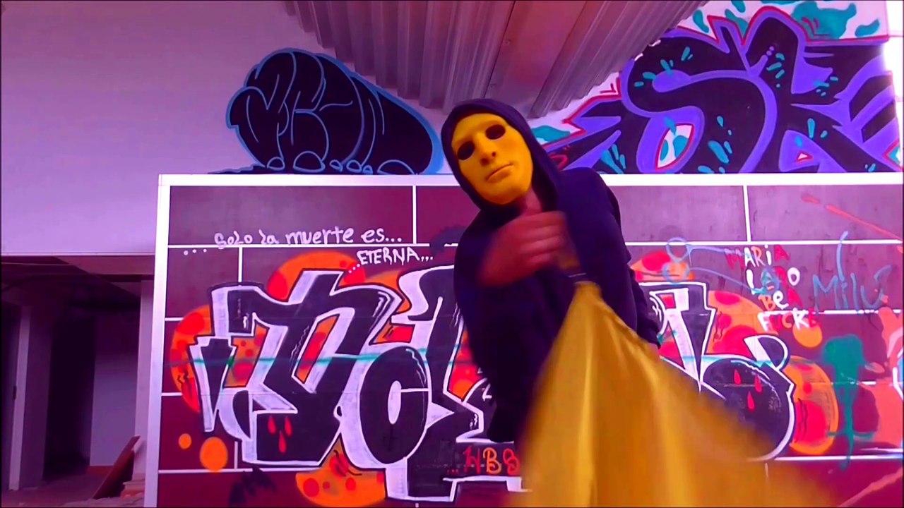 Awesome electro dance juggling