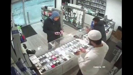 Il tente de voler 2 iPhones... raté