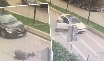 Beyoğlu'nda dehşet! Ayağından ve omzundan silahla vuruldu; otomobilden yola atıldı