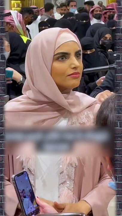 سارة الودعاني تكشف عن فترة لبسها النقاب