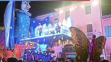 Carnevale di Cento 2024, le luci sui cinque carri in sfilata