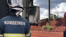 Curto-circuito em caixa de energia provoca incêndio às margens da BR-277