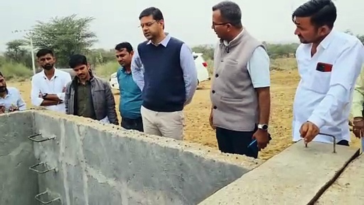 पानी की समस्या जानने कलक्टर पहुंचे पड़ोसी जिले में, देखी व्यवस्था