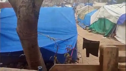 Sobasız çadır: Bu aile buz gibi havada nasıl yaşıyor?