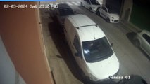 Il video del ladro che ruba in un furgone