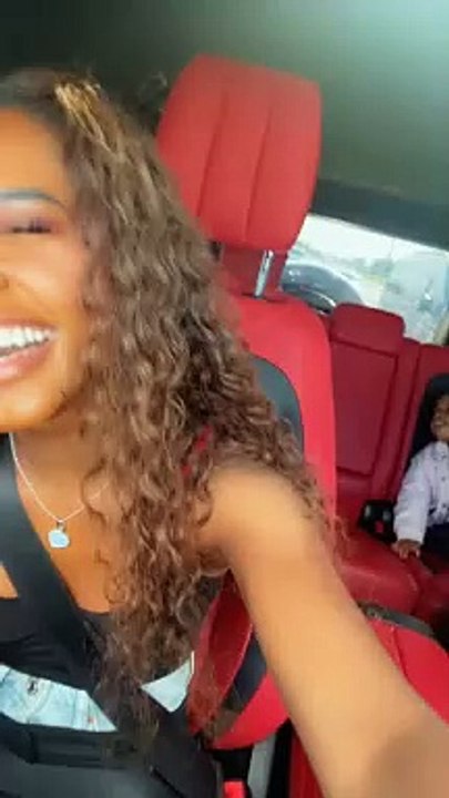 داليا مبارك تخطف الأنظار في لقطة عفوية مع ابنتيها